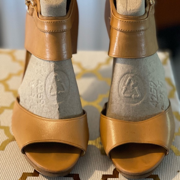 Authentic Coach heels - Picture 3 of 10